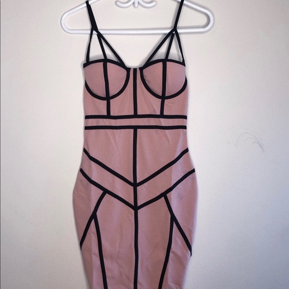 FASHIONNOVA DRESS - Picture 1 of 2